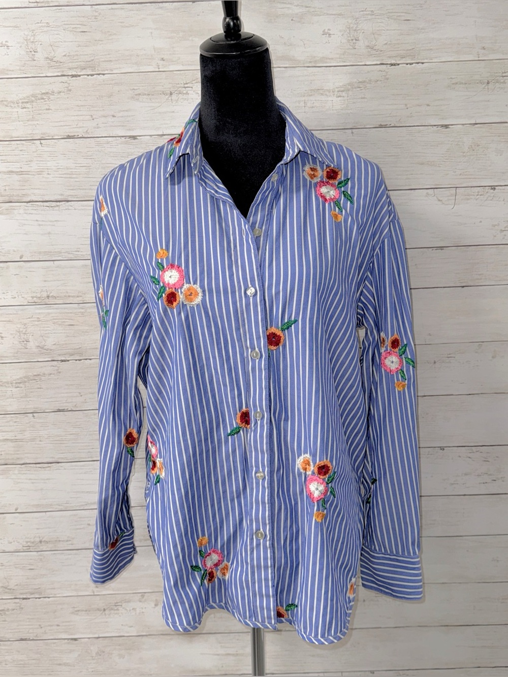 H&M Embroidered Button Down - Picture 2 of 5